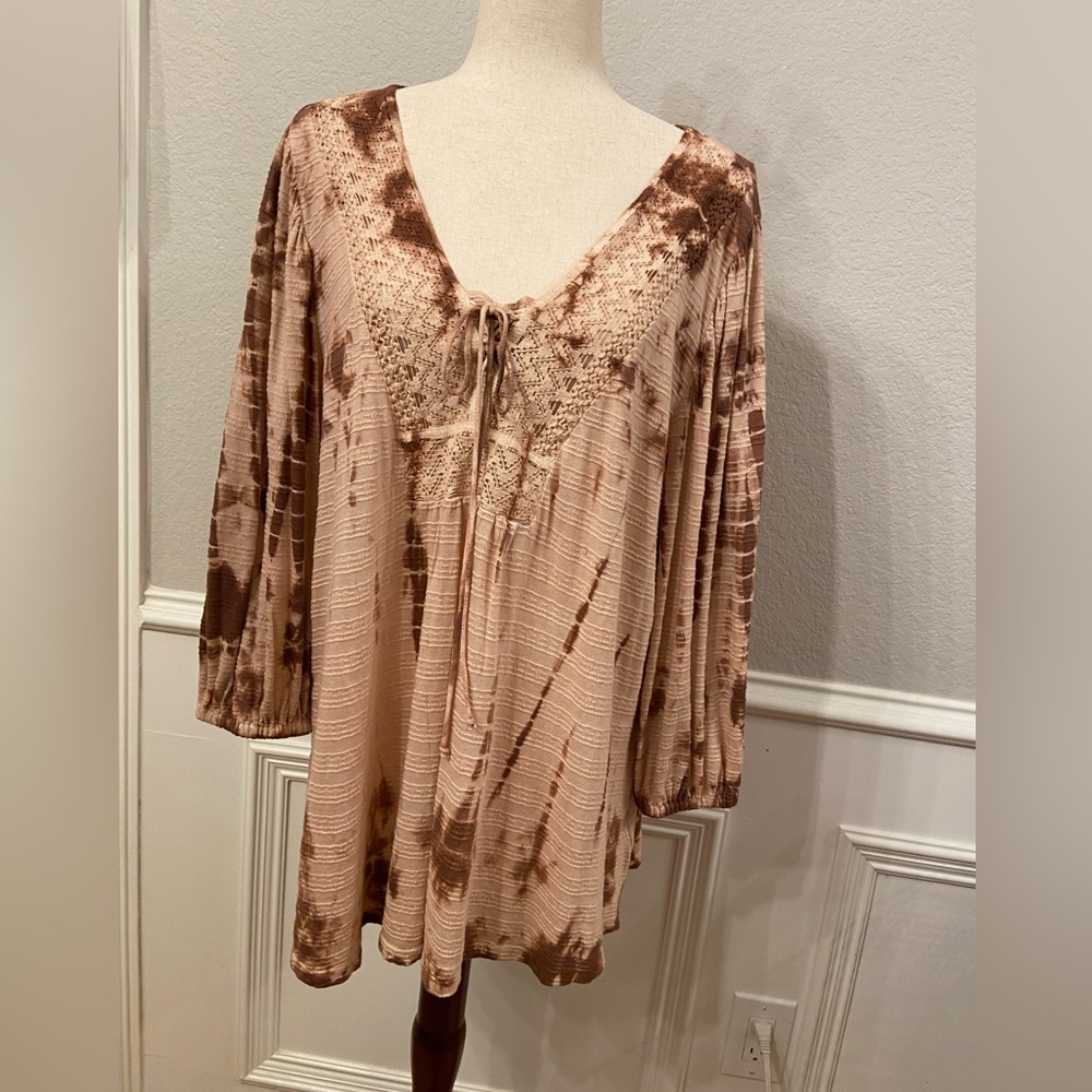 Vintage America Plus Size Tie Dye Neck 3/4 Sleeve Lace Up Blouse 1x - Picture 2 of 13